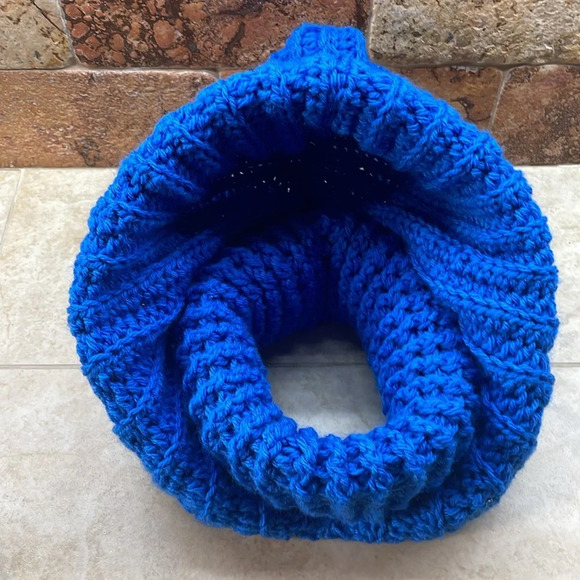 Handmade Women Hat Turtleneck Hoodie Gloves Crochet Scarf Ski Stretchy Warm NWOT main image 5